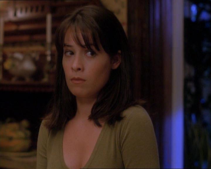 Charmed-Online_dot_net-1x01SomethingWiccaThisWayComes0195.jpg
