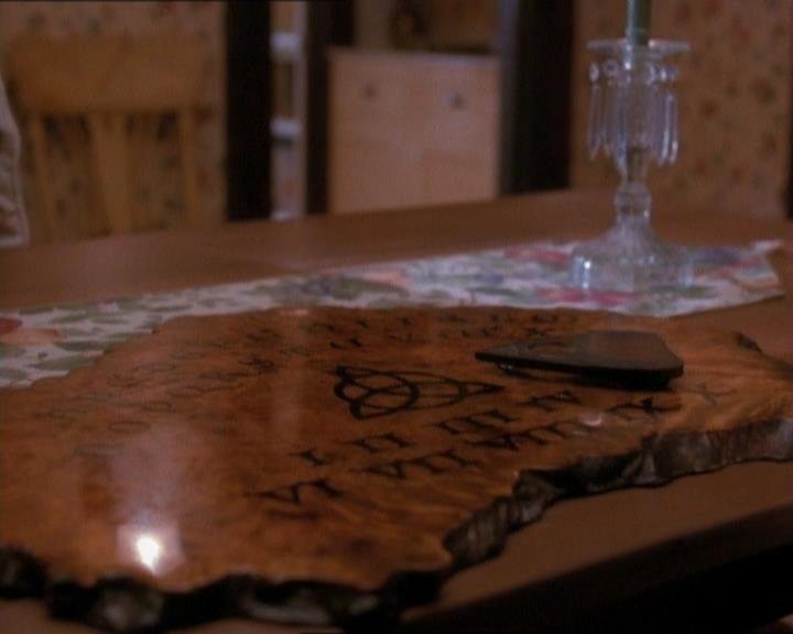 Charmed-Online_dot_net-1x01SomethingWiccaThisWayComes0203.jpg