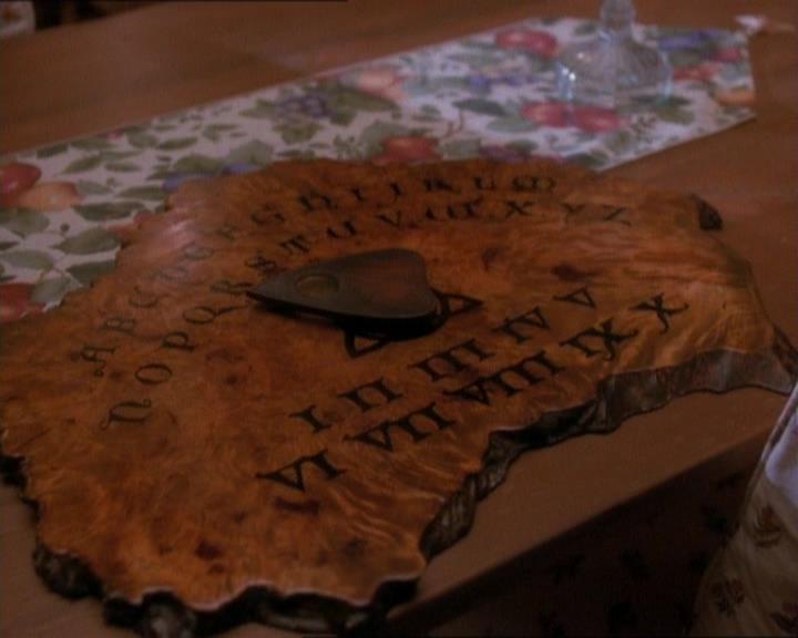 Charmed-Online_dot_net-1x01SomethingWiccaThisWayComes0207.jpg