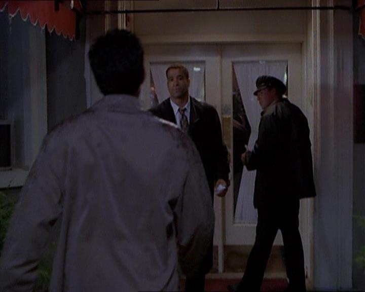 Charmed-Online_dot_net-1x01SomethingWiccaThisWayComes0299.jpg