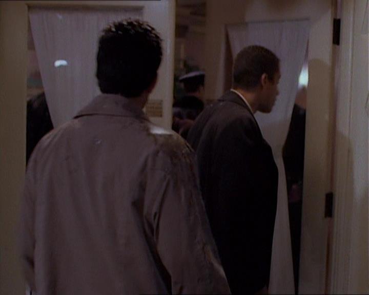 Charmed-Online_dot_net-1x01SomethingWiccaThisWayComes0305.jpg