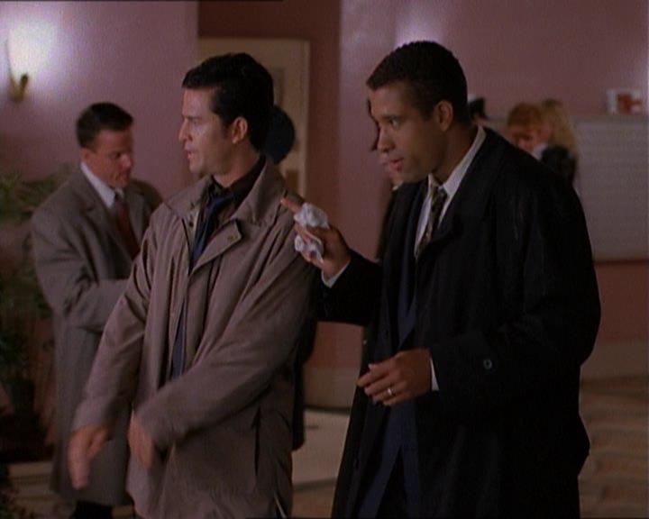 Charmed-Online_dot_net-1x01SomethingWiccaThisWayComes0310.jpg