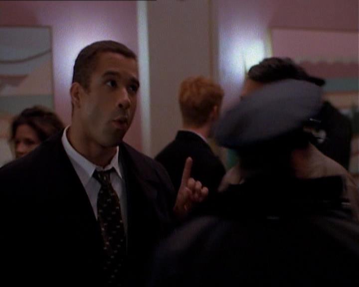 Charmed-Online_dot_net-1x01SomethingWiccaThisWayComes0321.jpg