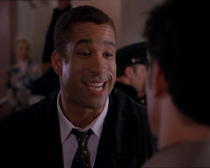 Charmed-Online_dot_net-1x01SomethingWiccaThisWayComes0334.jpg