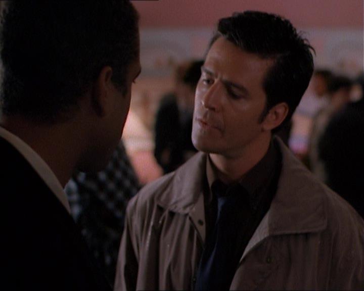 Charmed-Online_dot_net-1x01SomethingWiccaThisWayComes0342.jpg