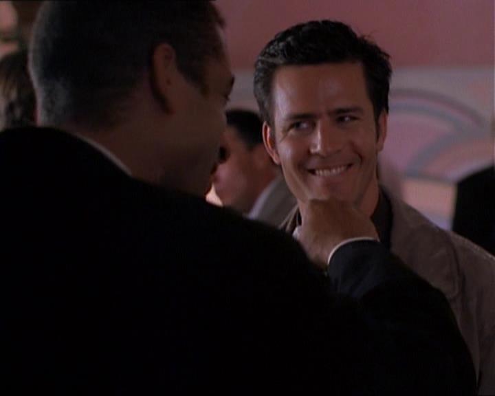 Charmed-Online_dot_net-1x01SomethingWiccaThisWayComes0357.jpg