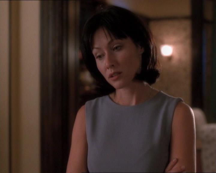 Charmed-Online_dot_net-1x01SomethingWiccaThisWayComes0466.jpg