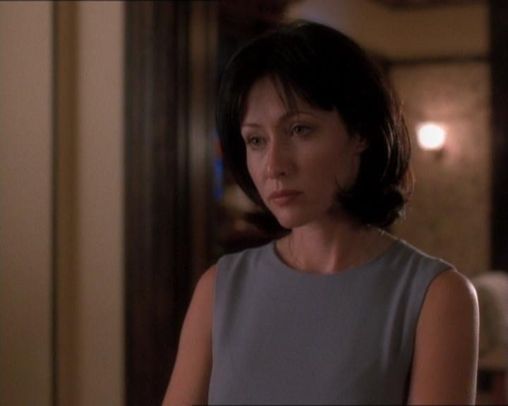 Charmed-Online_dot_net-1x01SomethingWiccaThisWayComes0475.jpg