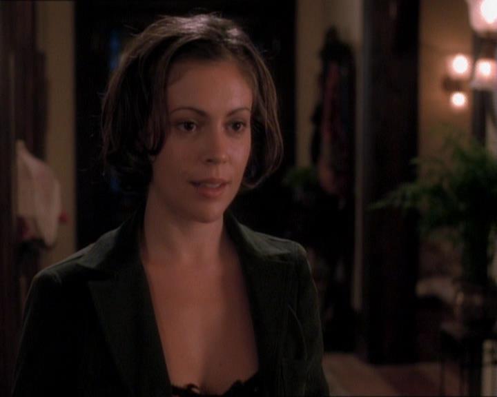 Charmed-Online_dot_net-1x01SomethingWiccaThisWayComes0476.jpg
