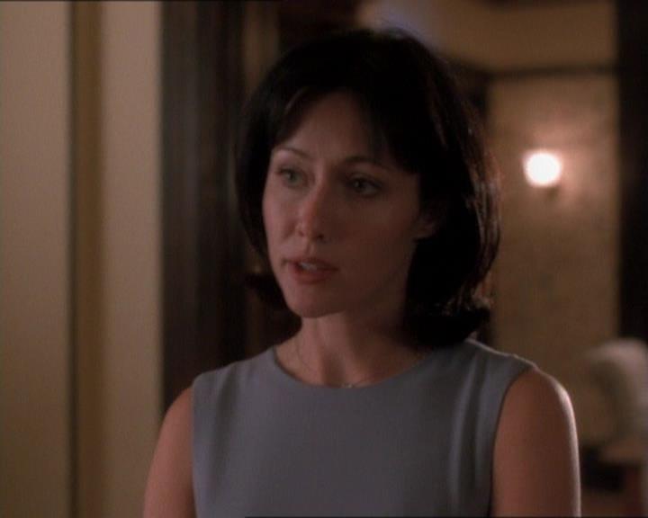 Charmed-Online_dot_net-1x01SomethingWiccaThisWayComes0479.jpg