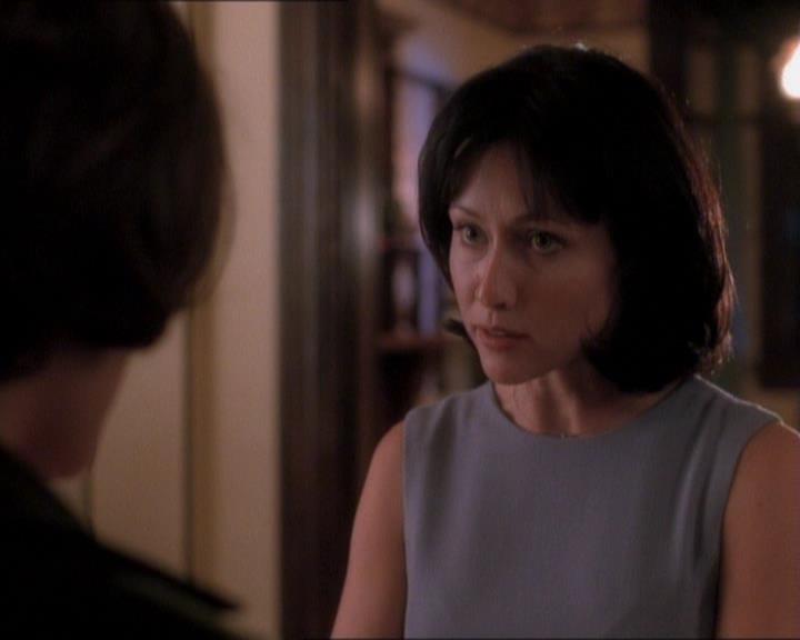 Charmed-Online_dot_net-1x01SomethingWiccaThisWayComes0485.jpg