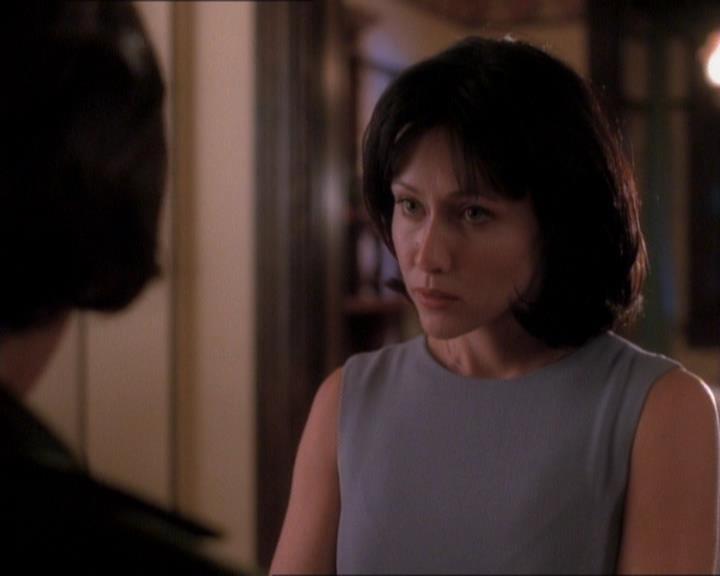 Charmed-Online_dot_net-1x01SomethingWiccaThisWayComes0490.jpg
