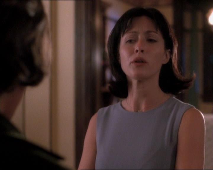 Charmed-Online_dot_net-1x01SomethingWiccaThisWayComes0492.jpg