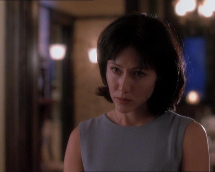 Charmed-Online_dot_net-1x01SomethingWiccaThisWayComes0506.jpg