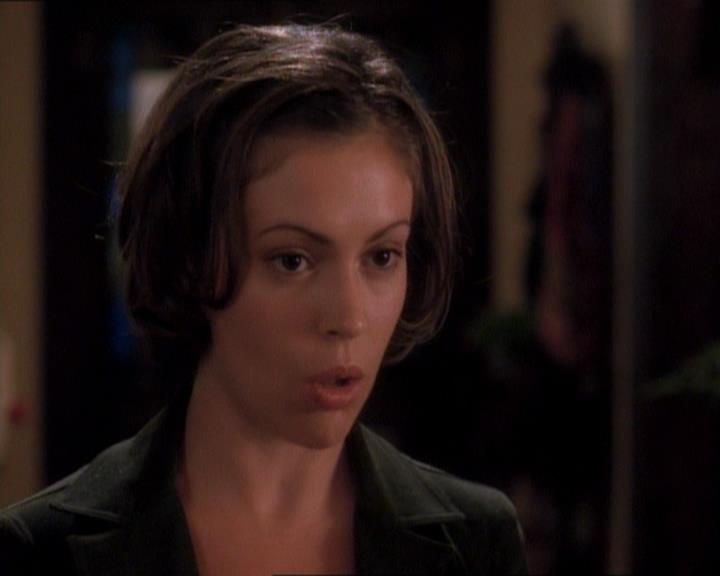 Charmed-Online_dot_net-1x01SomethingWiccaThisWayComes0508.jpg