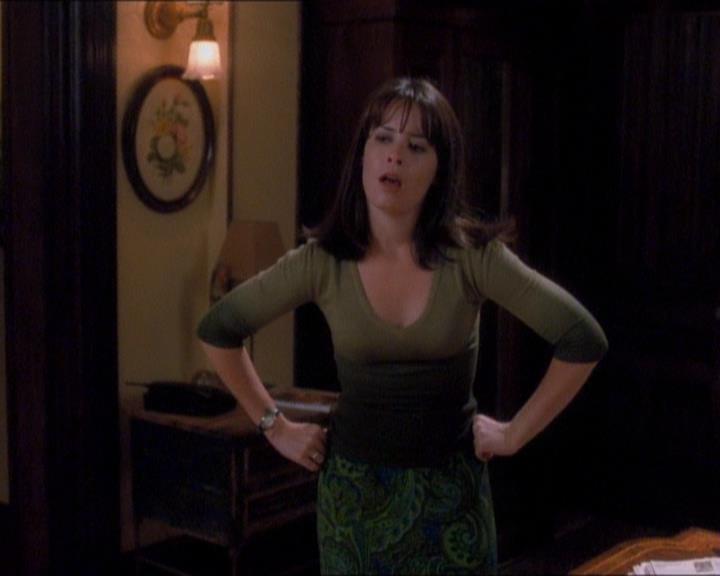 Charmed-Online_dot_net-1x01SomethingWiccaThisWayComes0519.jpg Charmed-Online_dot_net-1x01SomethingWiccaThisWayComes0519.jpg