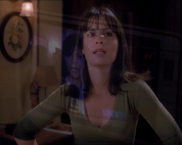 Charmed-Online_dot_net-1x01SomethingWiccaThisWayComes0522.jpg