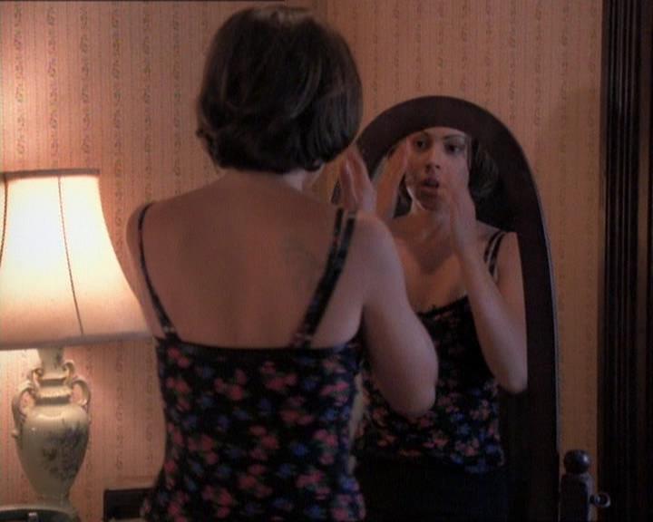 Charmed-Online_dot_net-1x01SomethingWiccaThisWayComes0531.jpg