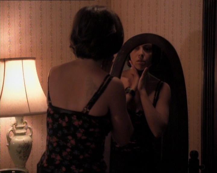 Charmed-Online_dot_net-1x01SomethingWiccaThisWayComes0532.jpg