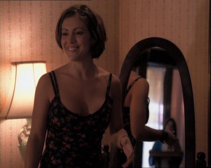 Charmed-Online_dot_net-1x01SomethingWiccaThisWayComes0537.jpg