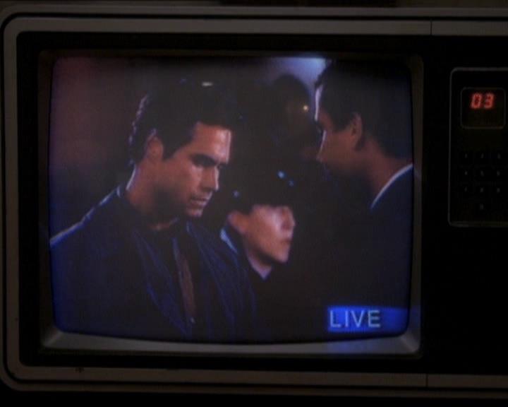 Charmed-Online_dot_net-1x01SomethingWiccaThisWayComes0542.jpg