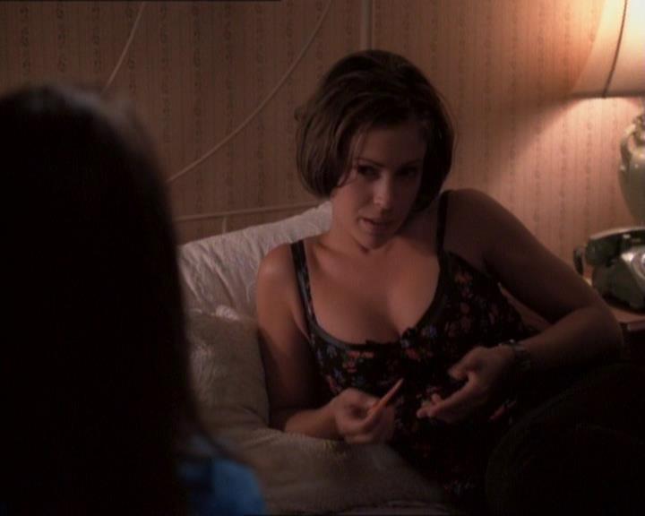 Charmed-Online_dot_net-1x01SomethingWiccaThisWayComes0554.jpg