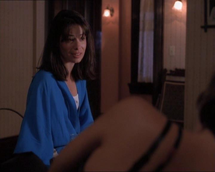 Charmed-Online_dot_net-1x01SomethingWiccaThisWayComes0576.jpg