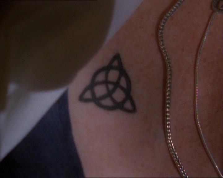 Charmed-Online_dot_net-1x01SomethingWiccaThisWayComes0595.jpg