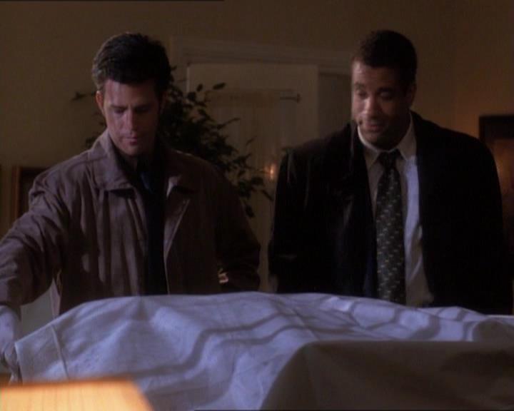 Charmed-Online_dot_net-1x01SomethingWiccaThisWayComes0600.jpg