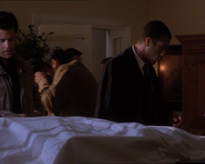 Charmed-Online_dot_net-1x01SomethingWiccaThisWayComes0608.jpg