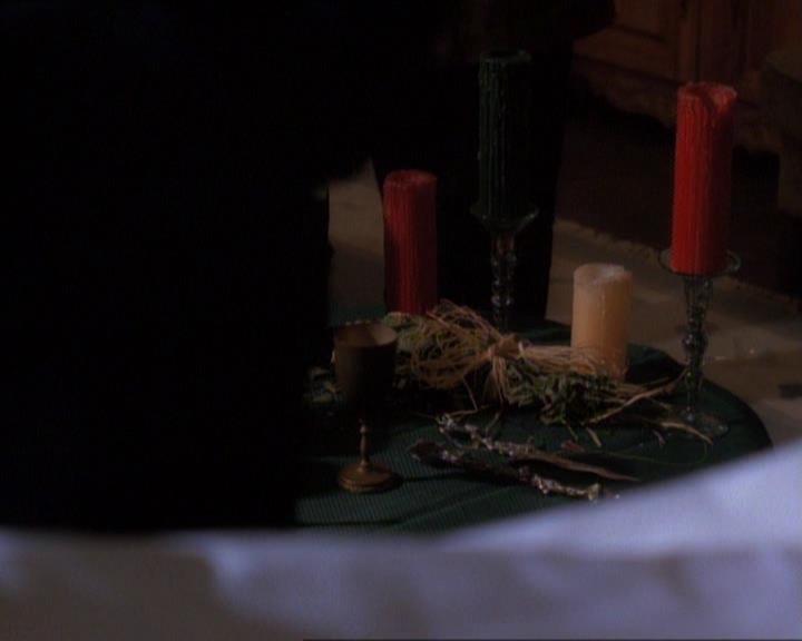 Charmed-Online_dot_net-1x01SomethingWiccaThisWayComes0609.jpg