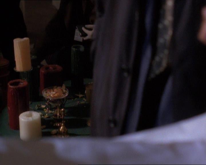 Charmed-Online_dot_net-1x01SomethingWiccaThisWayComes0611.jpg