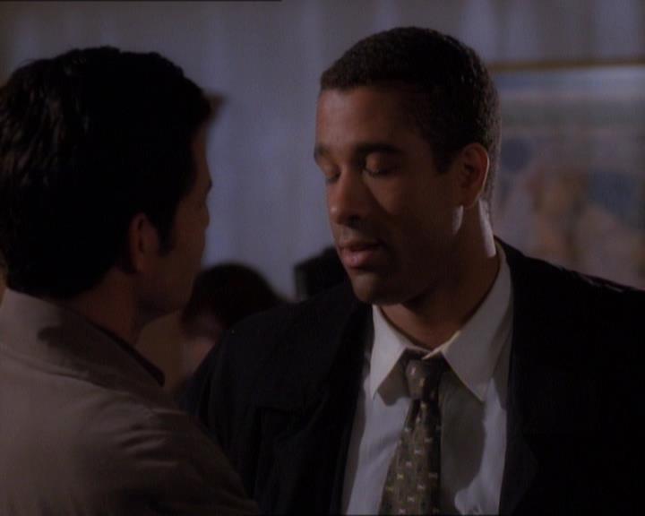 Charmed-Online_dot_net-1x01SomethingWiccaThisWayComes0634.jpg