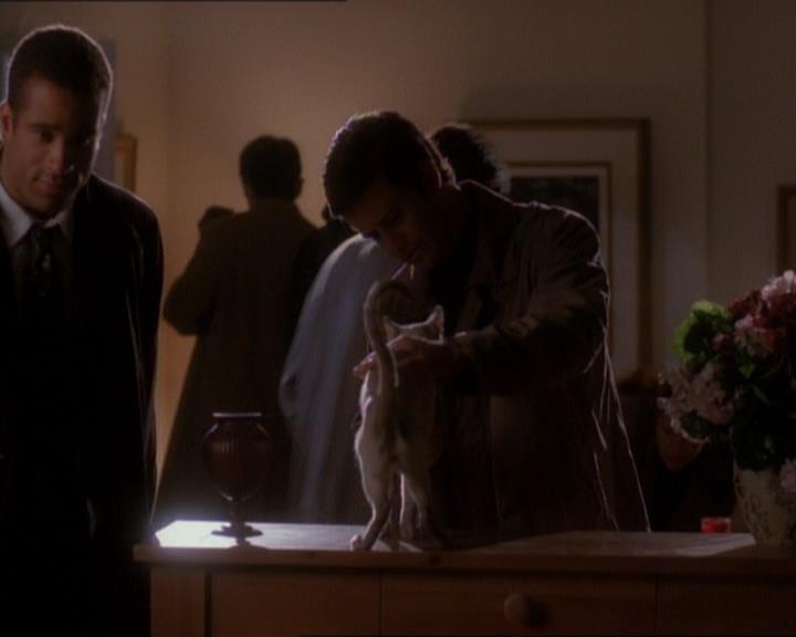 Charmed-Online_dot_net-1x01SomethingWiccaThisWayComes0653.jpg
