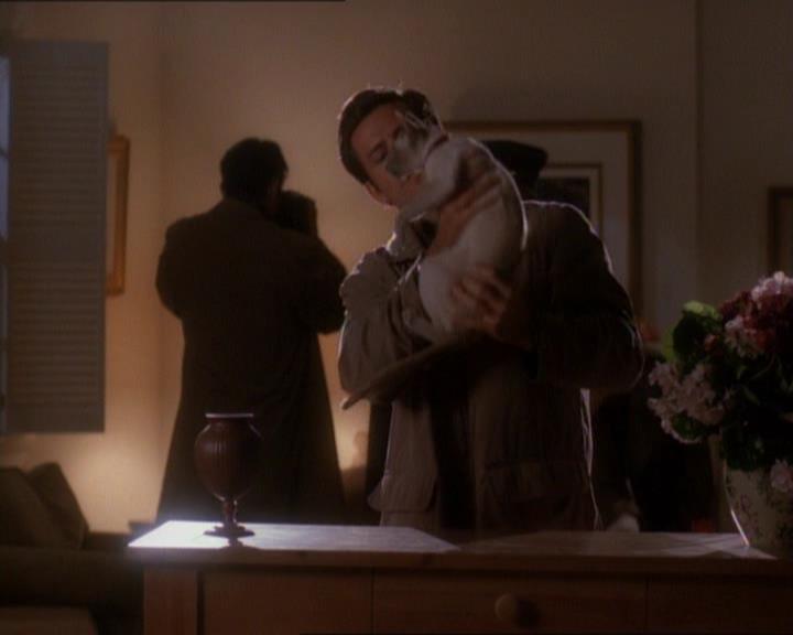 Charmed-Online_dot_net-1x01SomethingWiccaThisWayComes0657.jpg