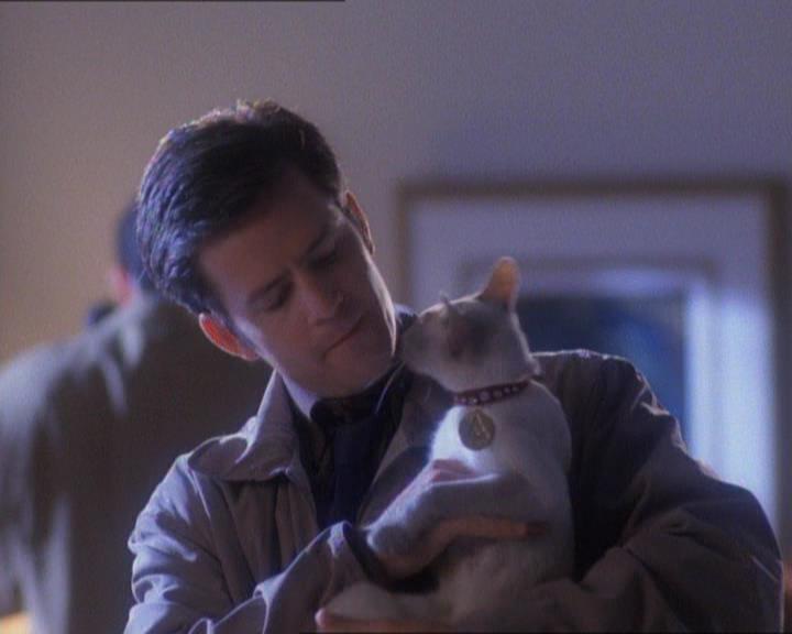 Charmed-Online_dot_net-1x01SomethingWiccaThisWayComes0659.jpg
