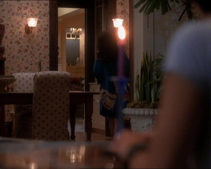 Charmed-Online_dot_net-1x01SomethingWiccaThisWayComes0693.jpg