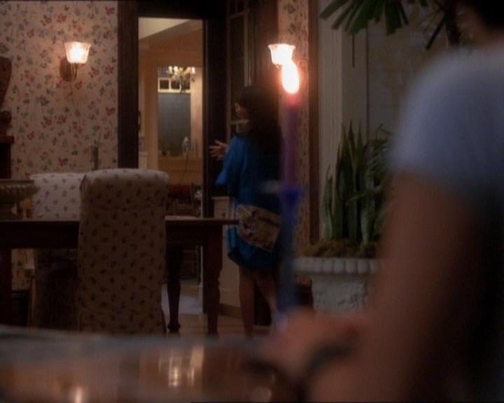 Charmed-Online_dot_net-1x01SomethingWiccaThisWayComes0694.jpg