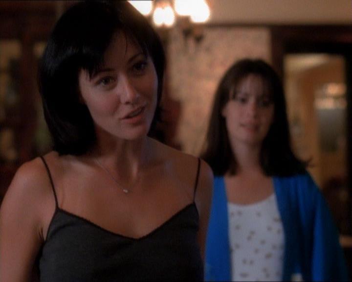 Charmed-Online_dot_net-1x01SomethingWiccaThisWayComes0735.jpg Charmed-Online_dot_net-1x01SomethingWiccaThisWayComes0735.jpg