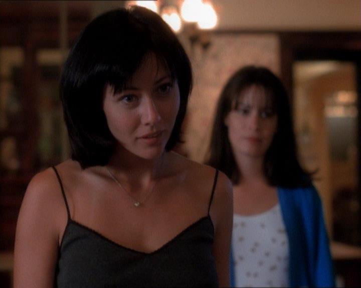 Charmed-Online_dot_net-1x01SomethingWiccaThisWayComes0737.jpg
