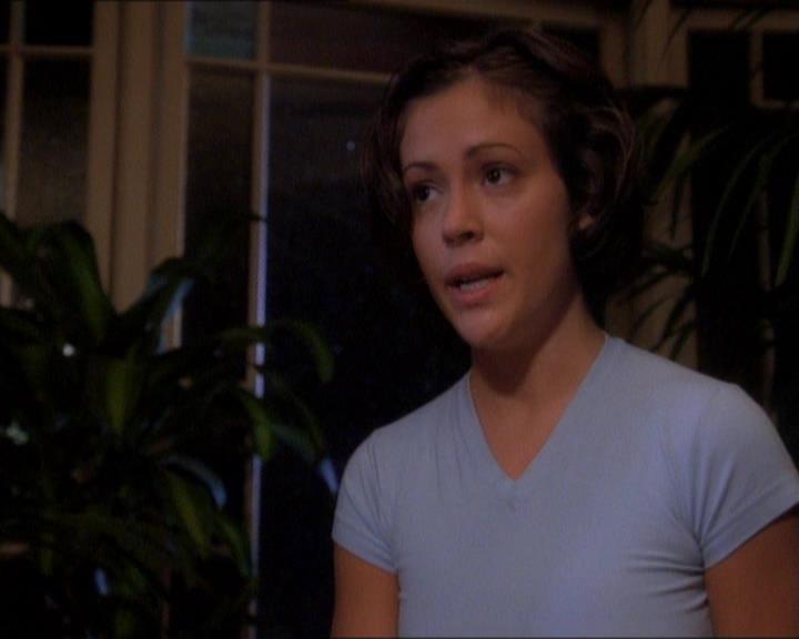 Charmed-Online_dot_net-1x01SomethingWiccaThisWayComes0744.jpg
