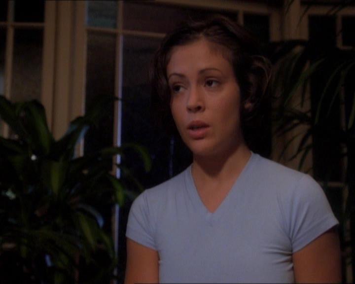Charmed-Online_dot_net-1x01SomethingWiccaThisWayComes0746.jpg