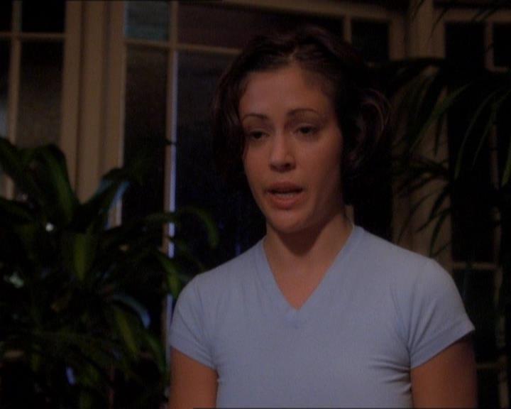 Charmed-Online_dot_net-1x01SomethingWiccaThisWayComes0747.jpg