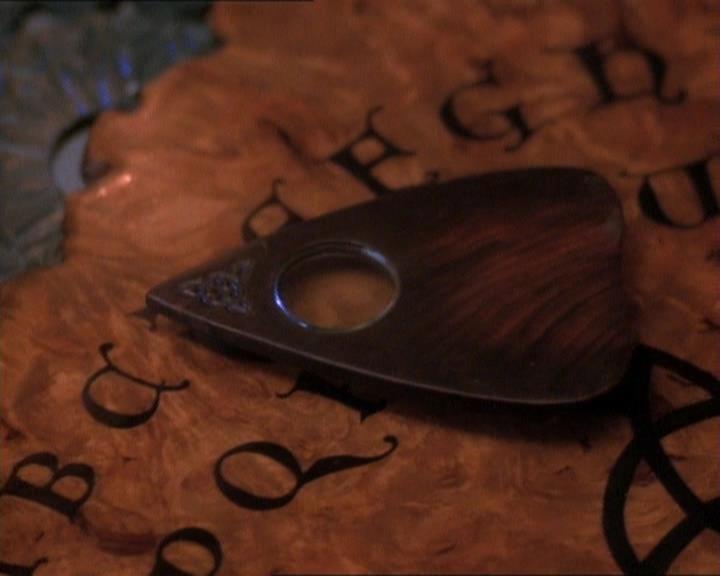 Charmed-Online_dot_net-1x01SomethingWiccaThisWayComes0750.jpg