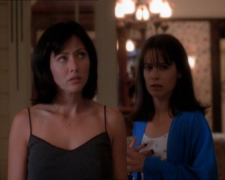 Charmed-Online_dot_net-1x01SomethingWiccaThisWayComes0759.jpg