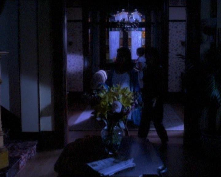 Charmed-Online_dot_net-1x01SomethingWiccaThisWayComes0766.jpg Charmed-Online_dot_net-1x01SomethingWiccaThisWayComes0766.jpg