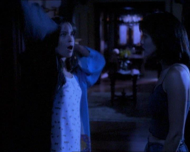Charmed-Online_dot_net-1x01SomethingWiccaThisWayComes0774.jpg