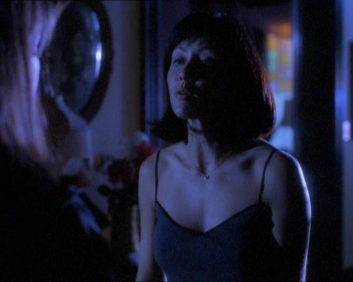 Charmed-Online_dot_net-1x01SomethingWiccaThisWayComes0791.jpg