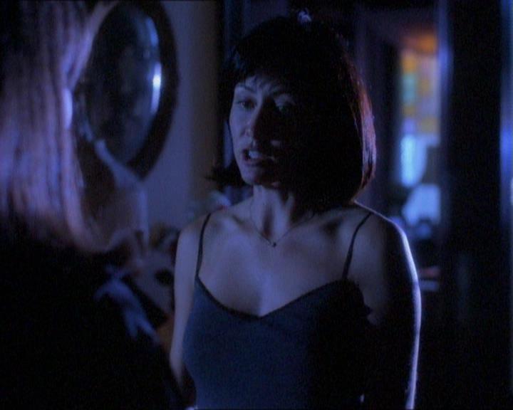 Charmed-Online_dot_net-1x01SomethingWiccaThisWayComes0794.jpg