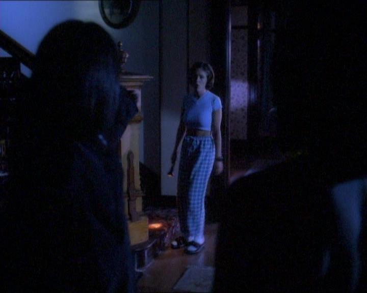 Charmed-Online_dot_net-1x01SomethingWiccaThisWayComes0797.jpg